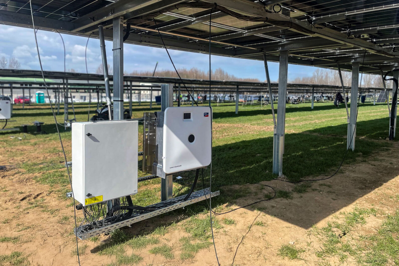 Agri-PV-Anlage mit Wechselrichter