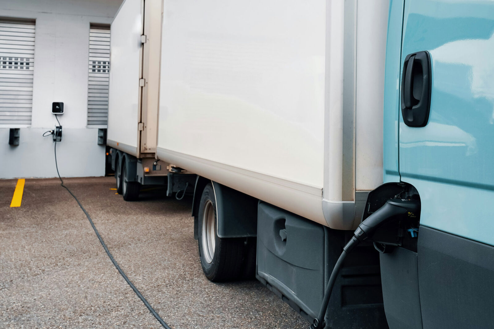 LKW Ladelösung mit Photovoltaik für Unternehmen