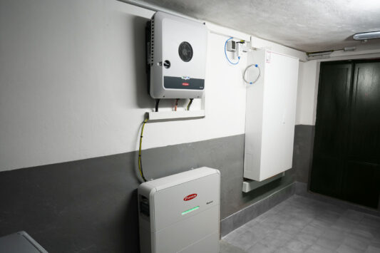 Photovoltaik Speicher im Keller eines Eigenheims