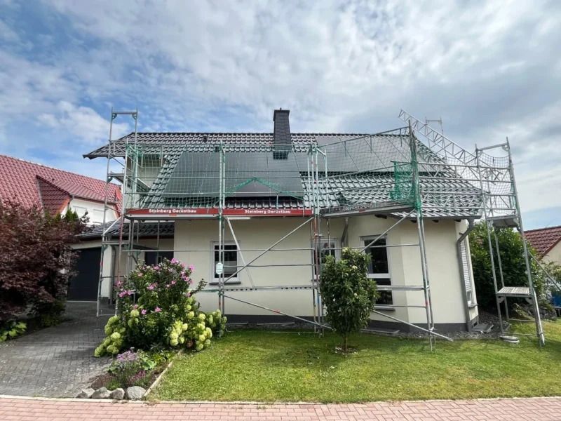Photovoltaikanlage auf Dach eines Eigenheims