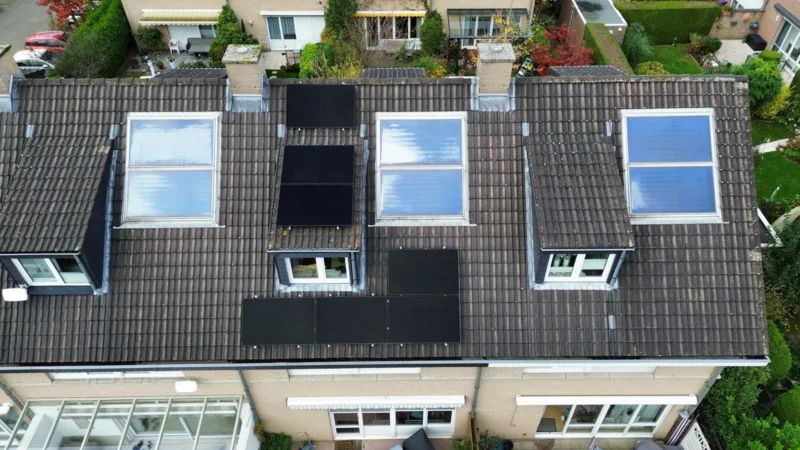 Photovoltaikanlage auf Dach eines Eigenheims